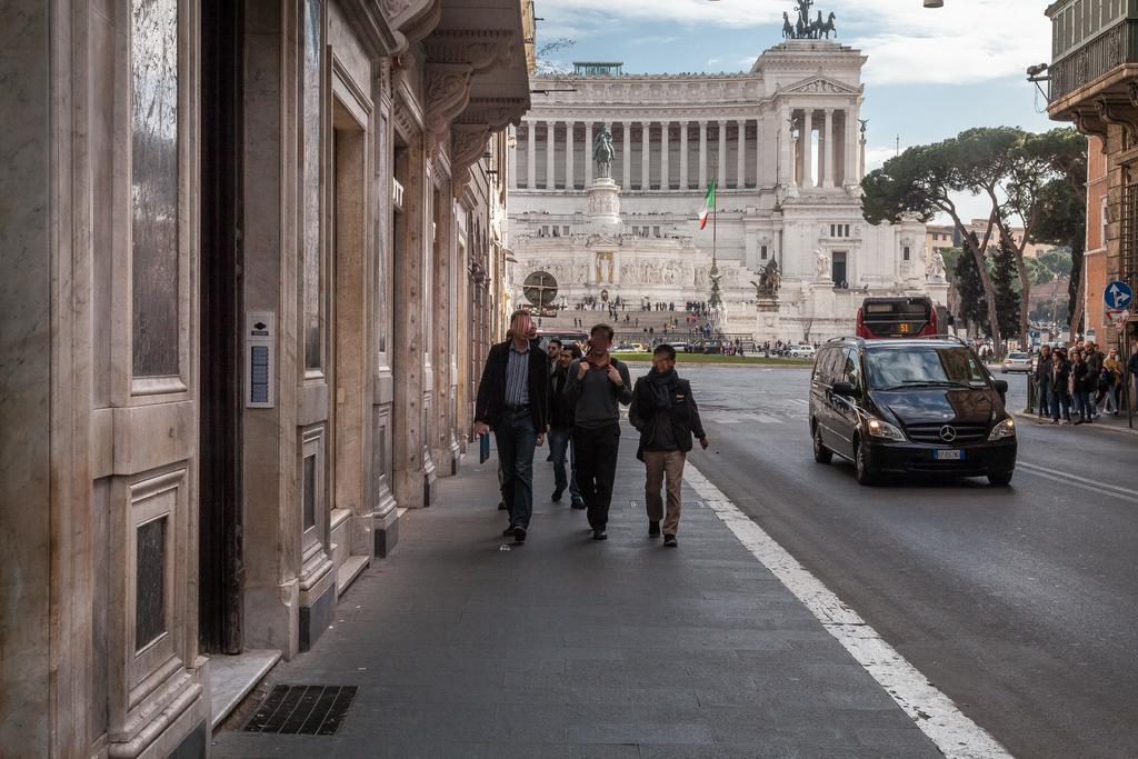 Amazing Suite Piazza Venezia Рим Экстерьер фото